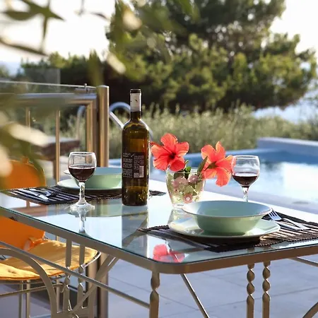 Villa Almyra *